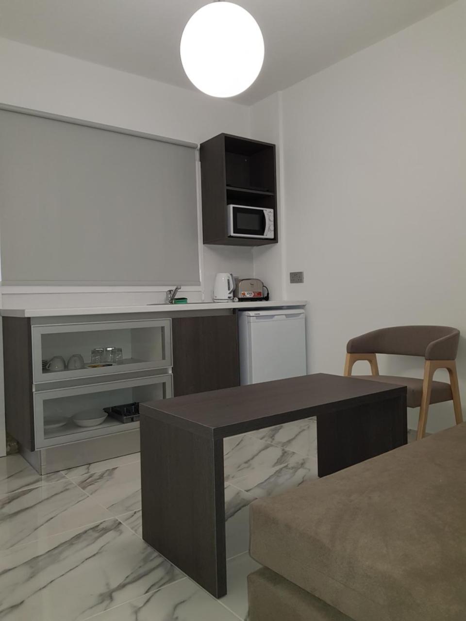 Les Palmiers Petrou Apartments Lárnaka Eksteriør bilde